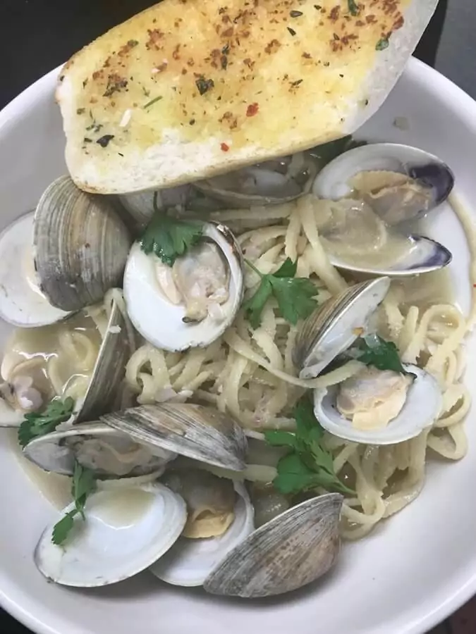 Linguini with Clams Scampi